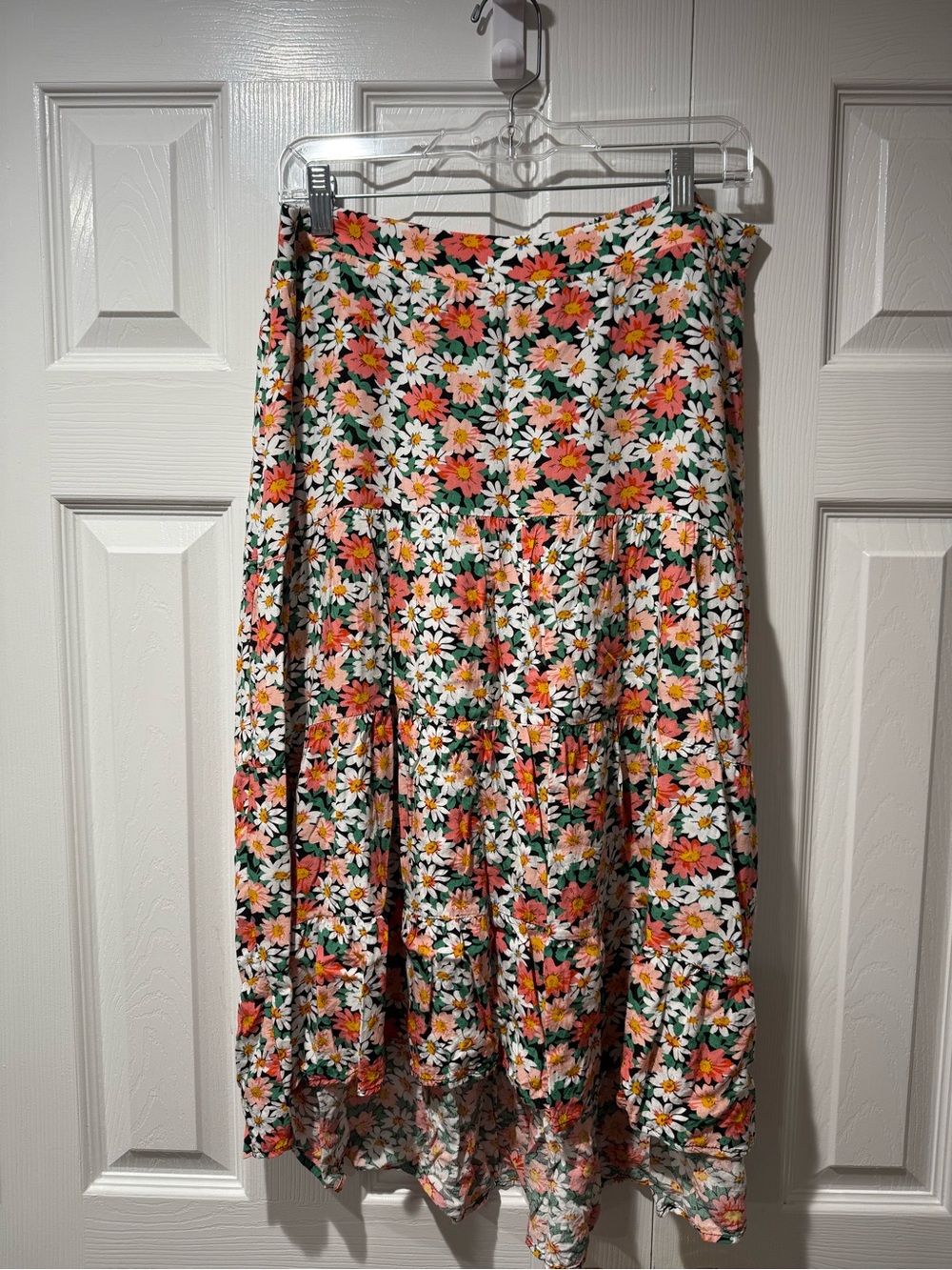 Floral Tiered Midi Skirt - White & Pink Daisy Print